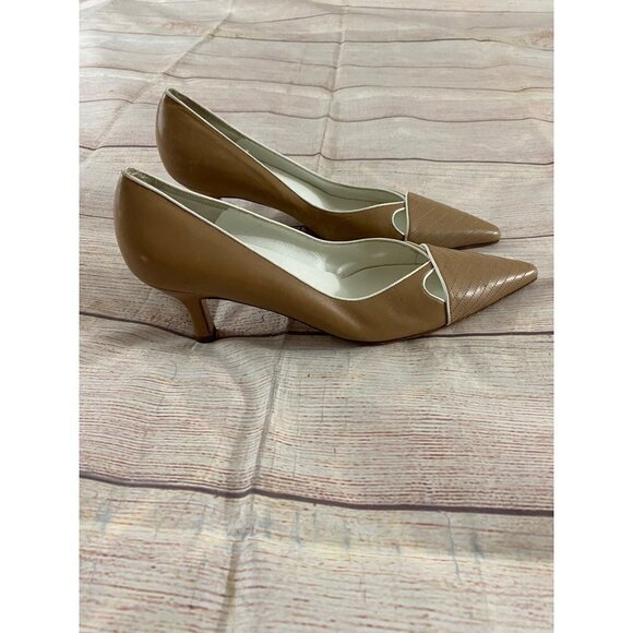 Salvatore Ferragamo Women's Brown Pointed Toe Leather Pumps - 9B - Picture 4 of 13